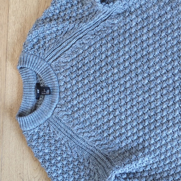H&M gray knit sweater size small - Picture 6 of 8